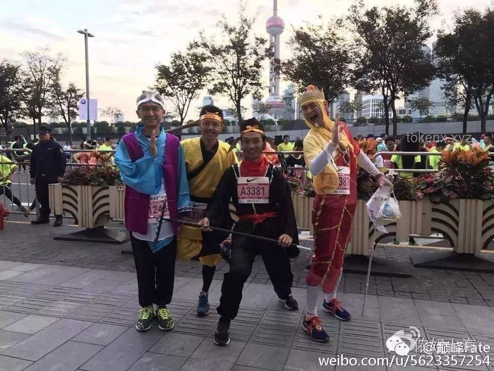 小伙Cos秦始皇参加长春马拉松，或将引领个性化参赛新风尚？